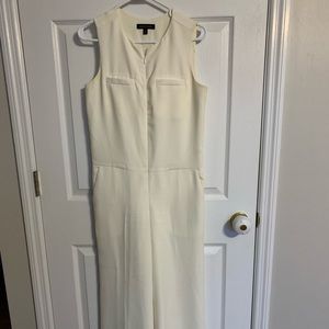 Banana Republic off white jumpsuit w zipper vneck